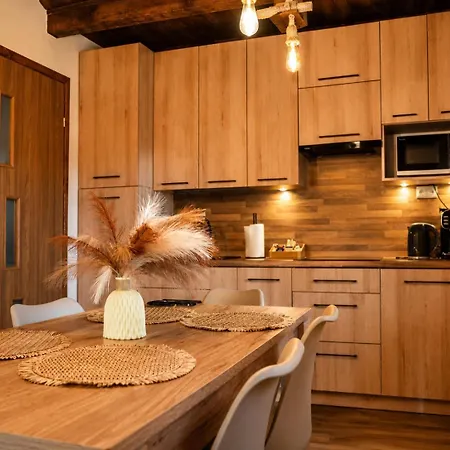Na Modyni, Dwa Z Ruska Balia I Sauna Holiday home Lacko (Nowy Sacz)